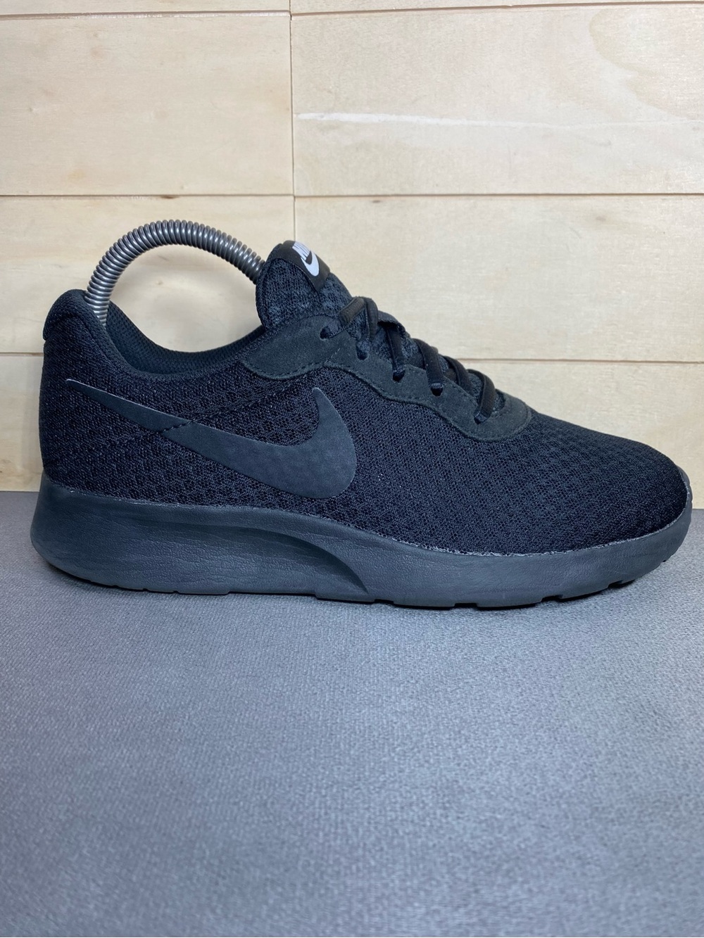 Nike Tanjun Triple Black Women's Size 7.5 Running Shoes Trainers 812655-002